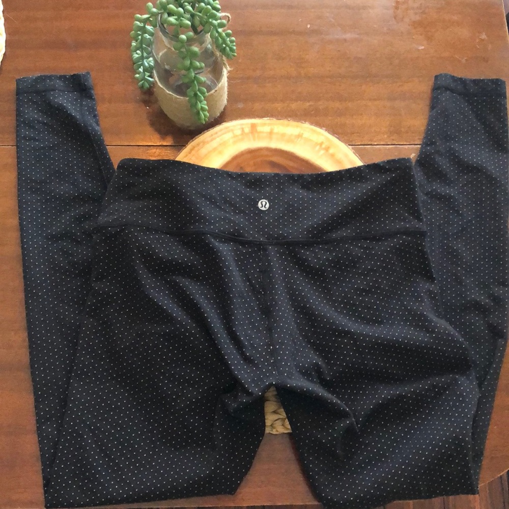 Lululemon Teeny dot Wunderunder leggings.